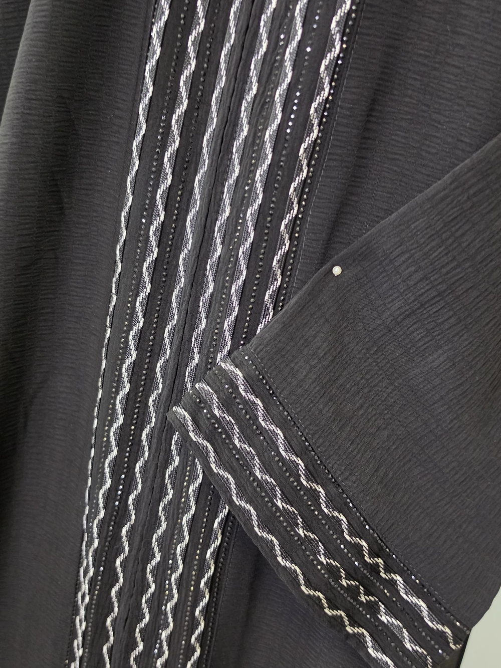 Black Long Abaya with White Zigzag Trim - Picture 2 of 2